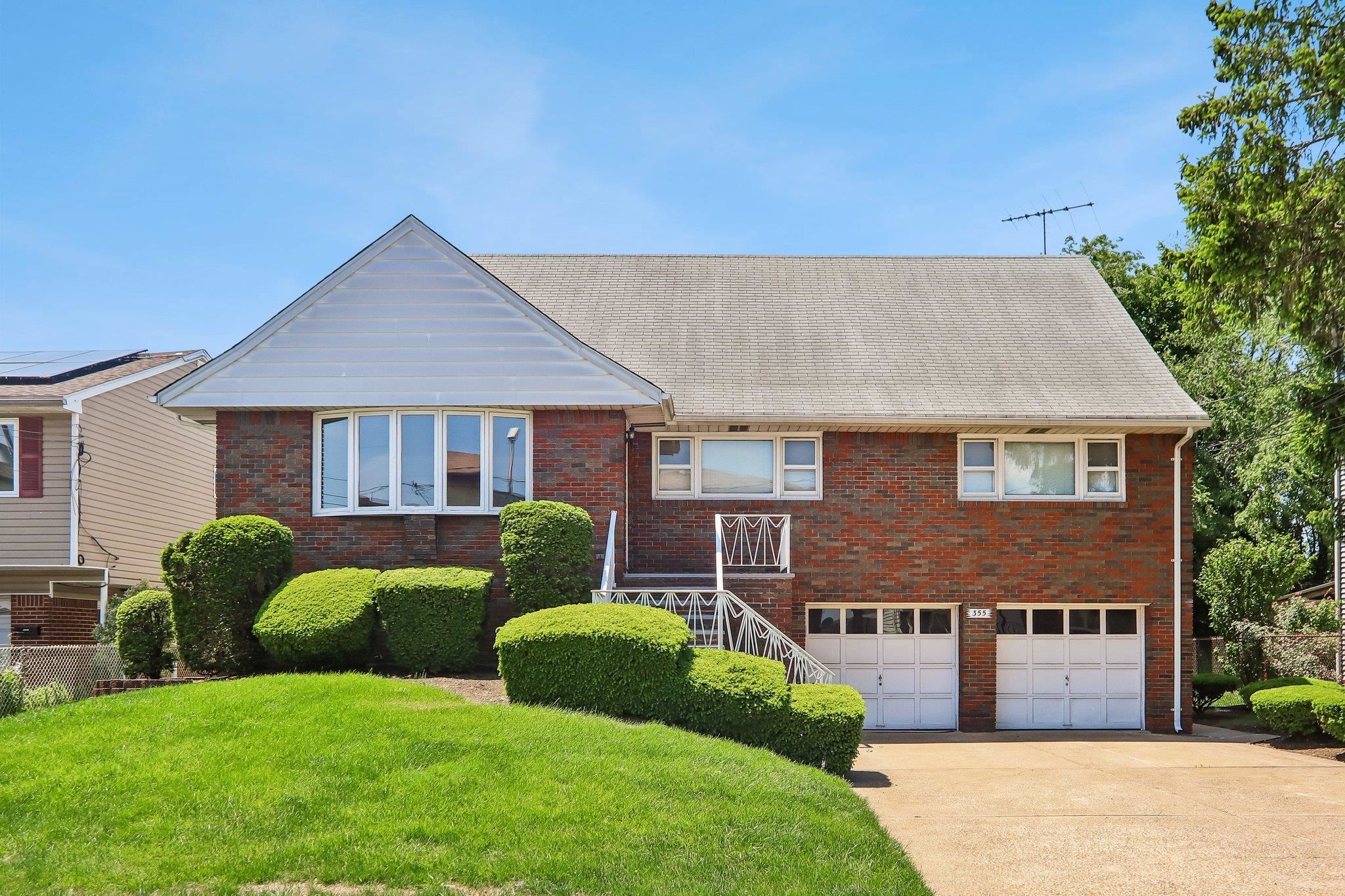 355 CHESTNUT AVE - Photo 2