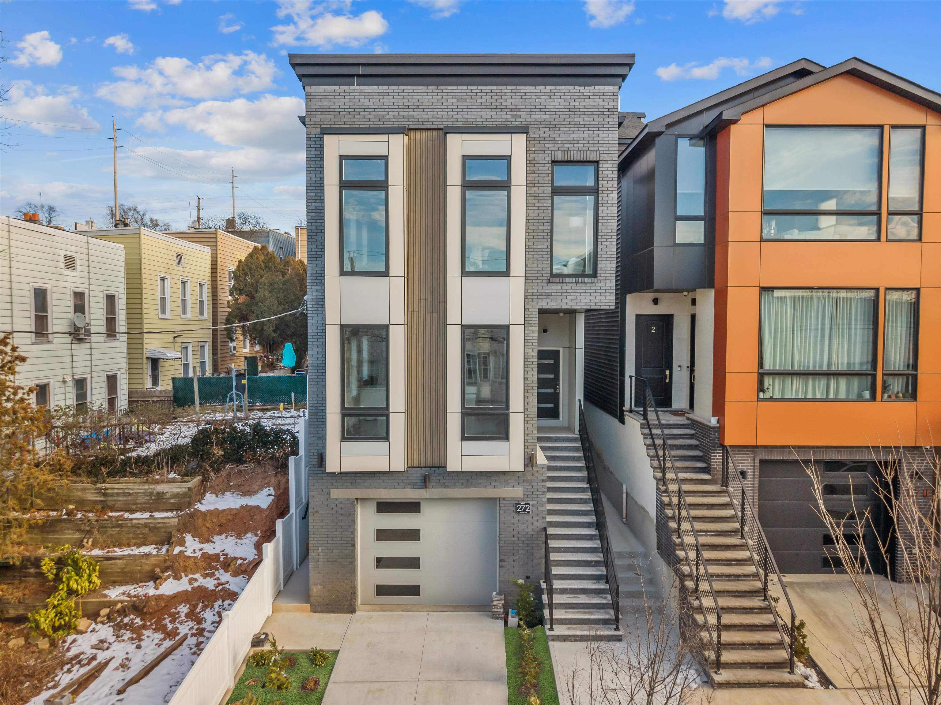 272 TERRACE AVE #2