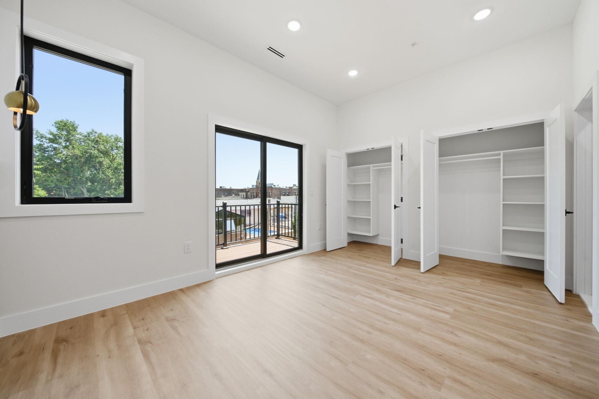 892 SUMMIT AVE #3