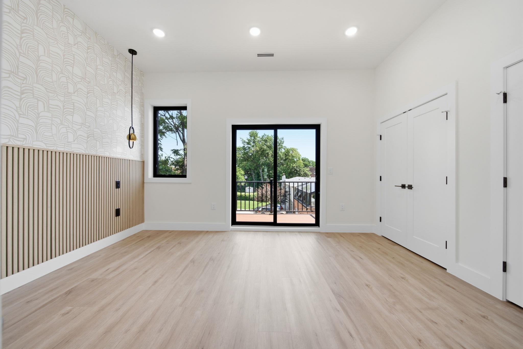892 SUMMIT AVE #3