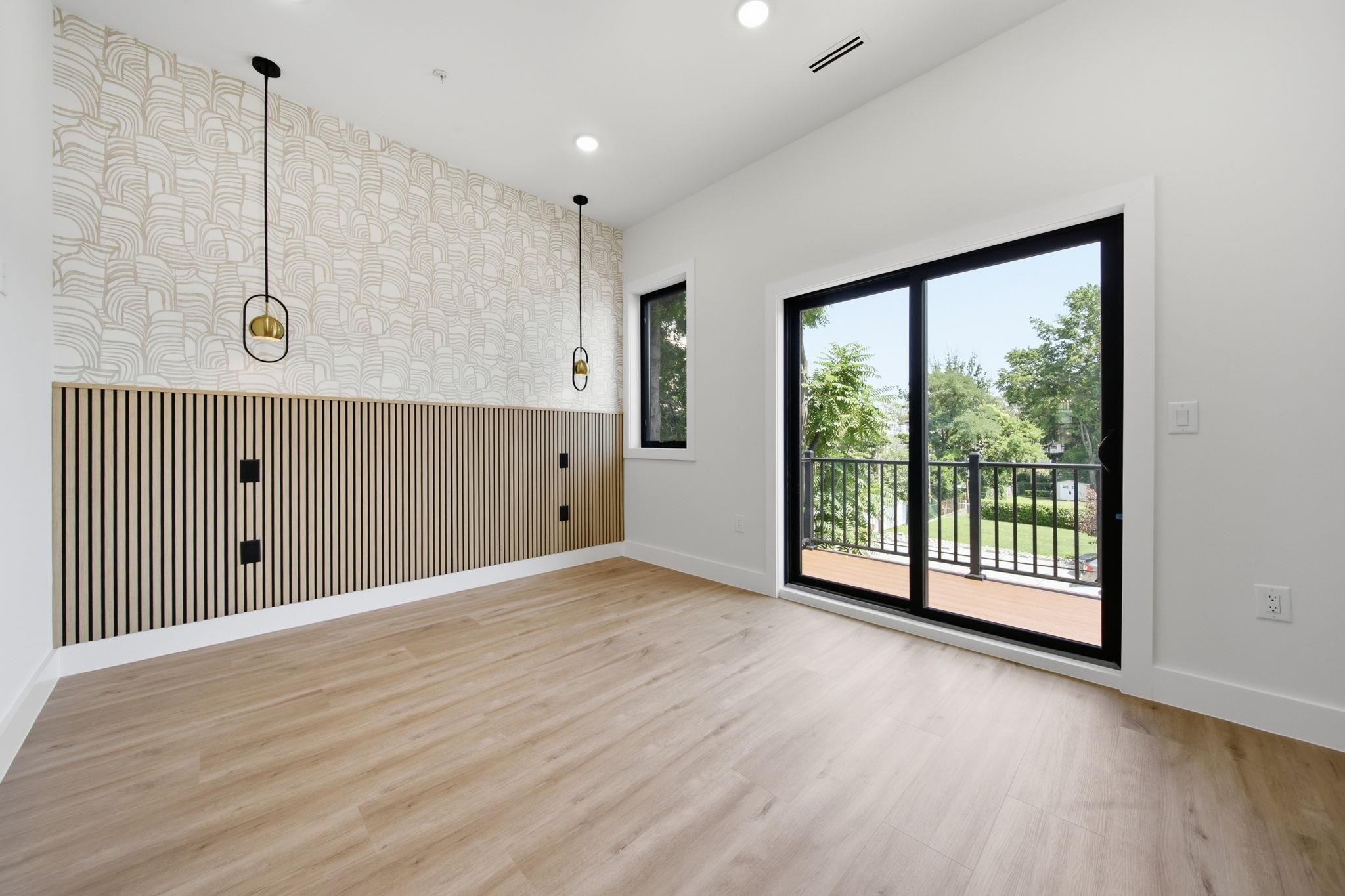 892 SUMMIT AVE #3