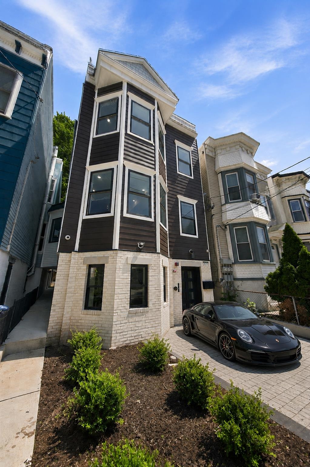 892 SUMMIT AVE #3
