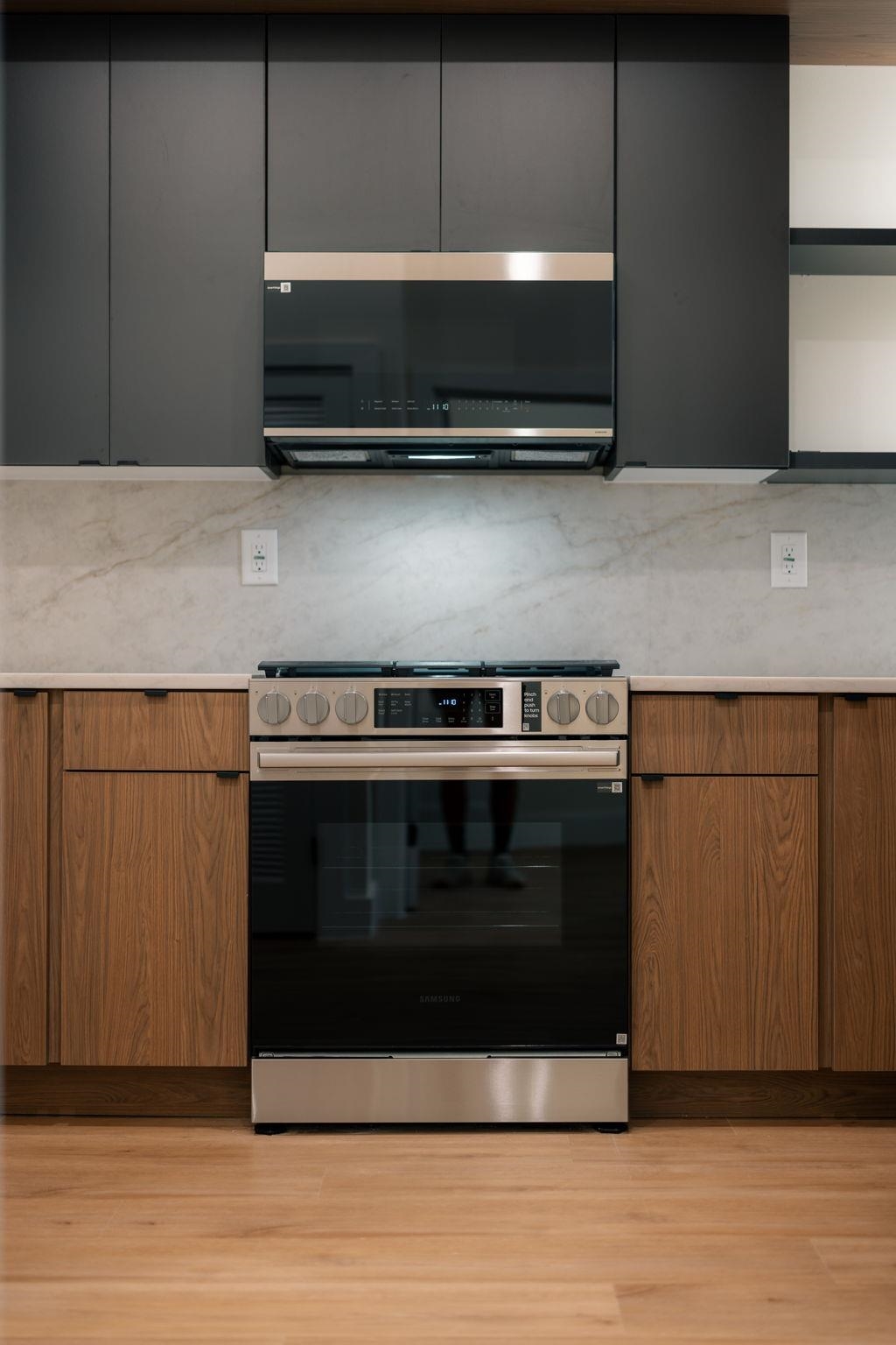 892 SUMMIT AVE #3