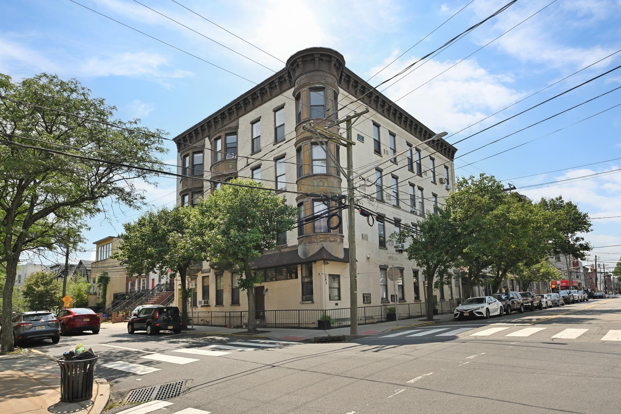 193 OGDEN AVE #2D
