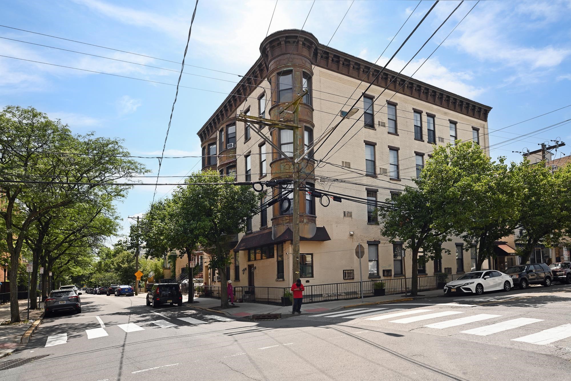 193 OGDEN AVE #2D