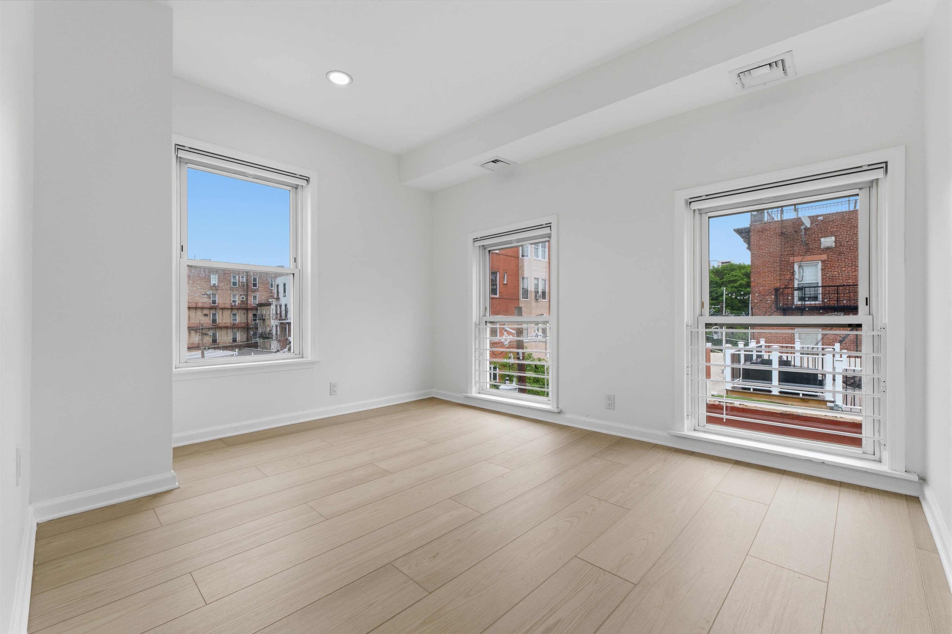 61 5TH ST #3