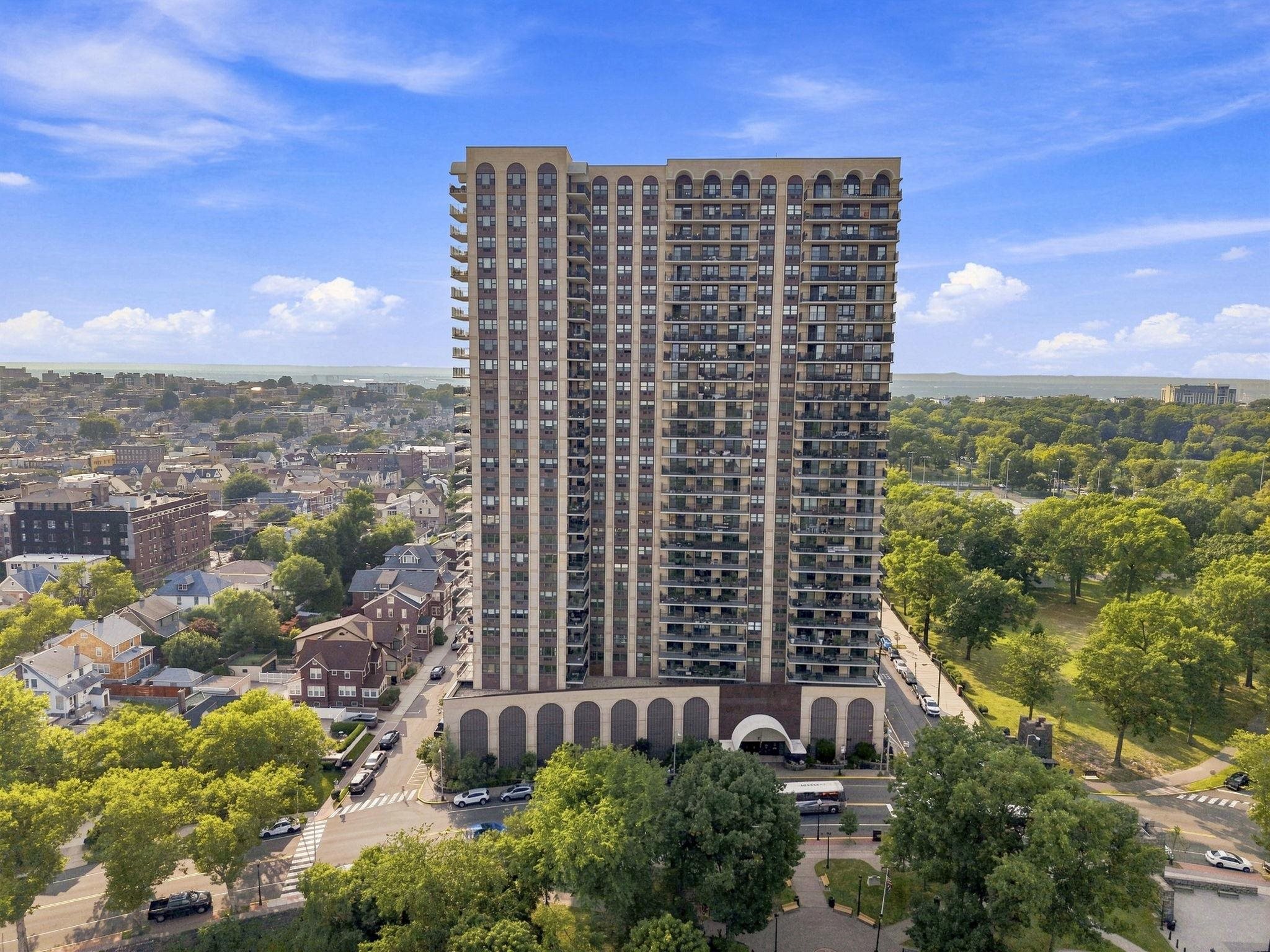 7855 BLVD EAST #20F