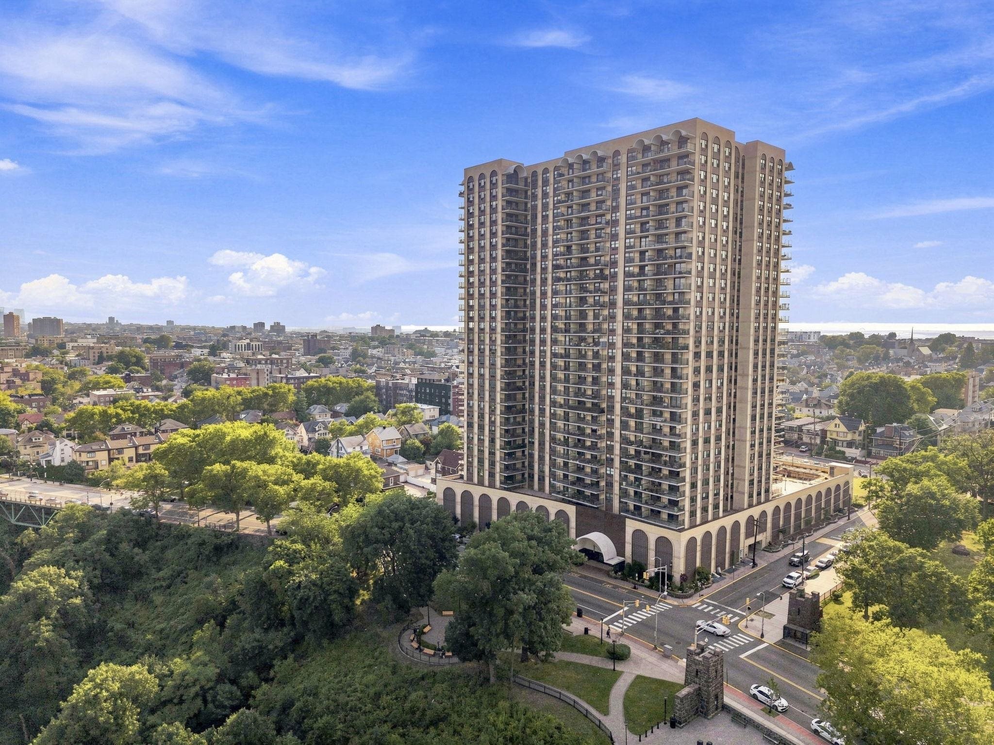 7855 BLVD EAST #20F
