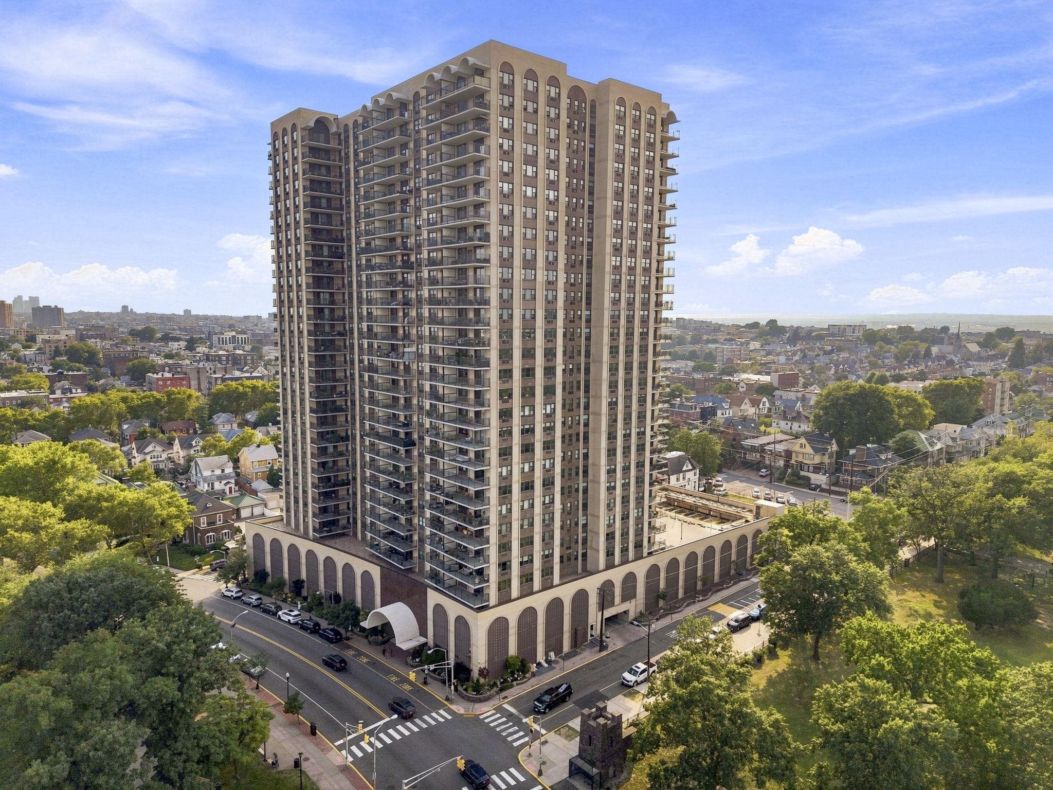 7855 BLVD EAST #20F