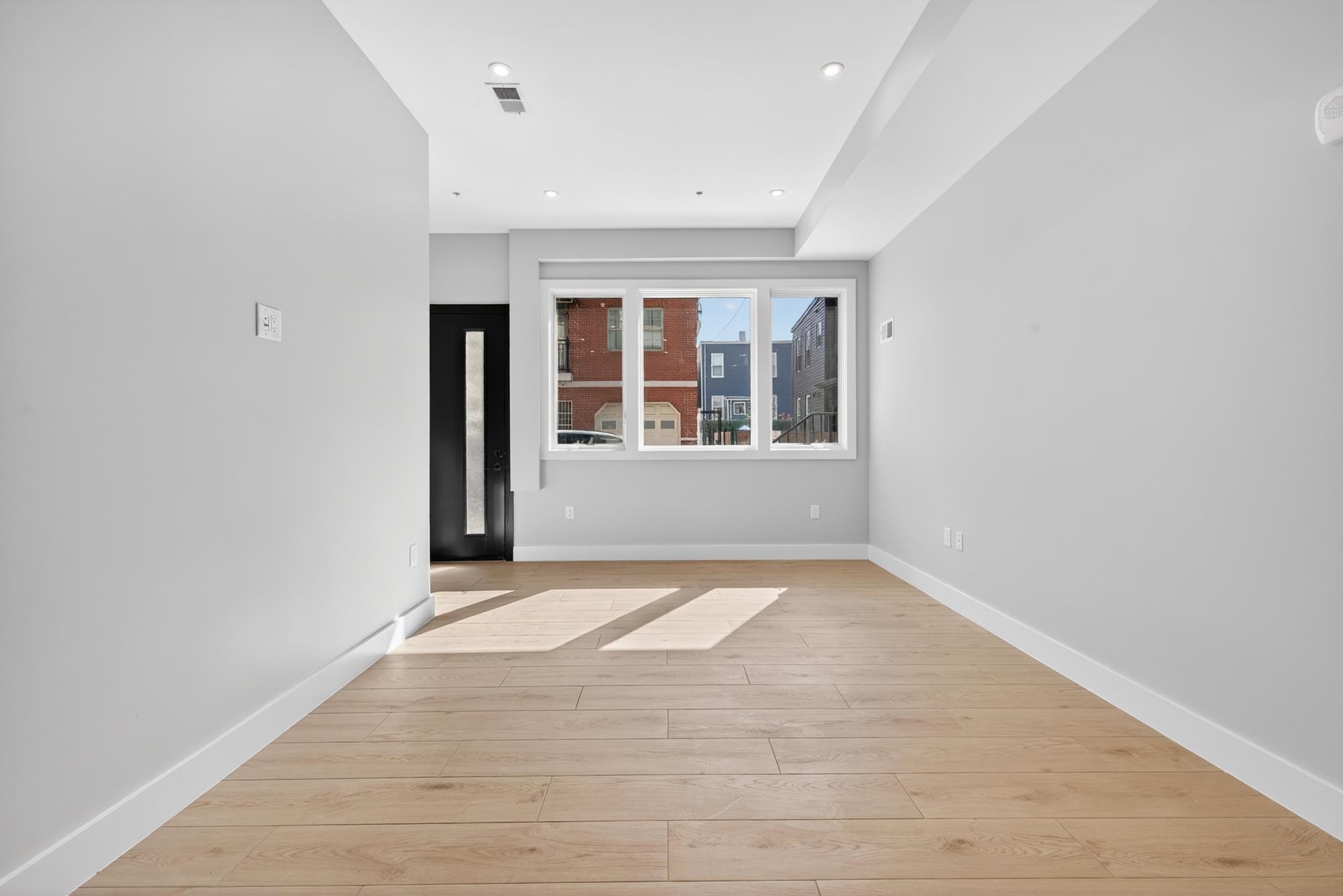 126 DE KALB AVE #A