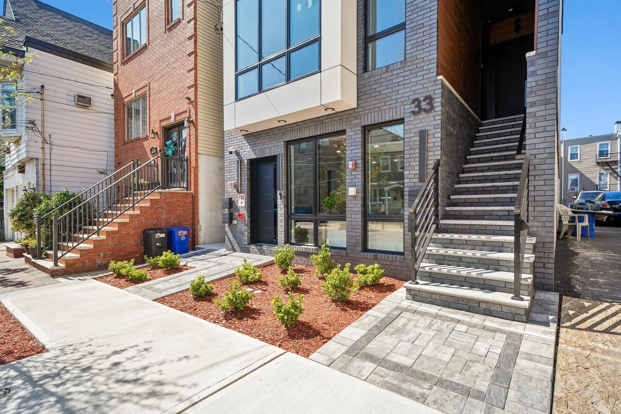 33 BLEECKER ST #1