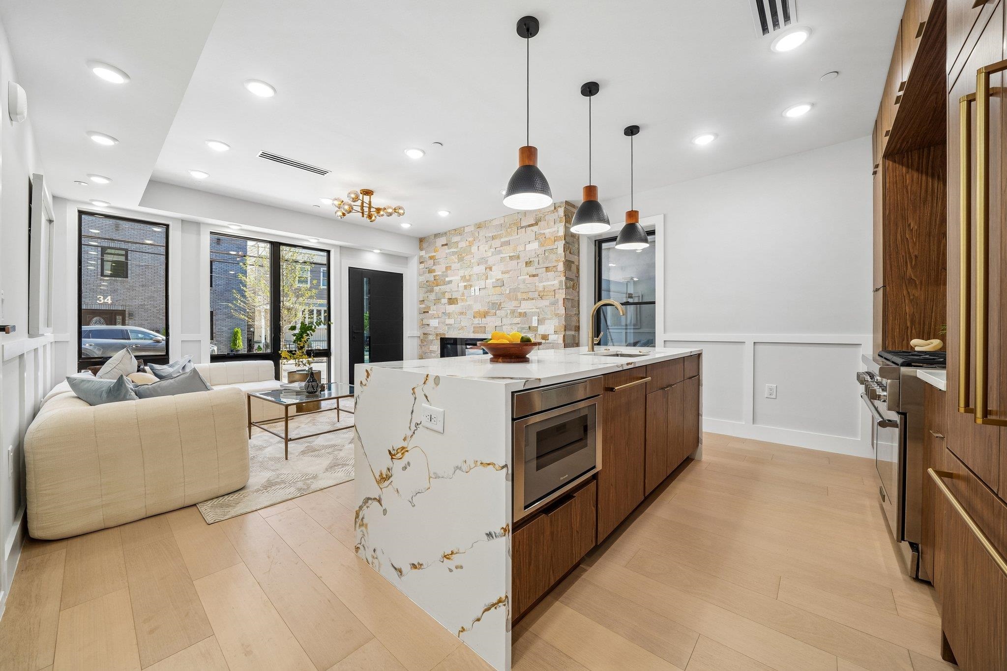33 BLEECKER ST #1