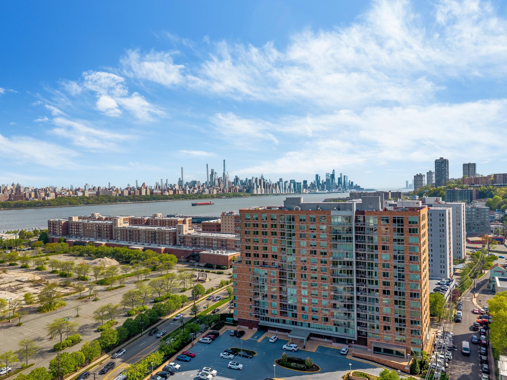 916 HUDSON PARK - Photo 2