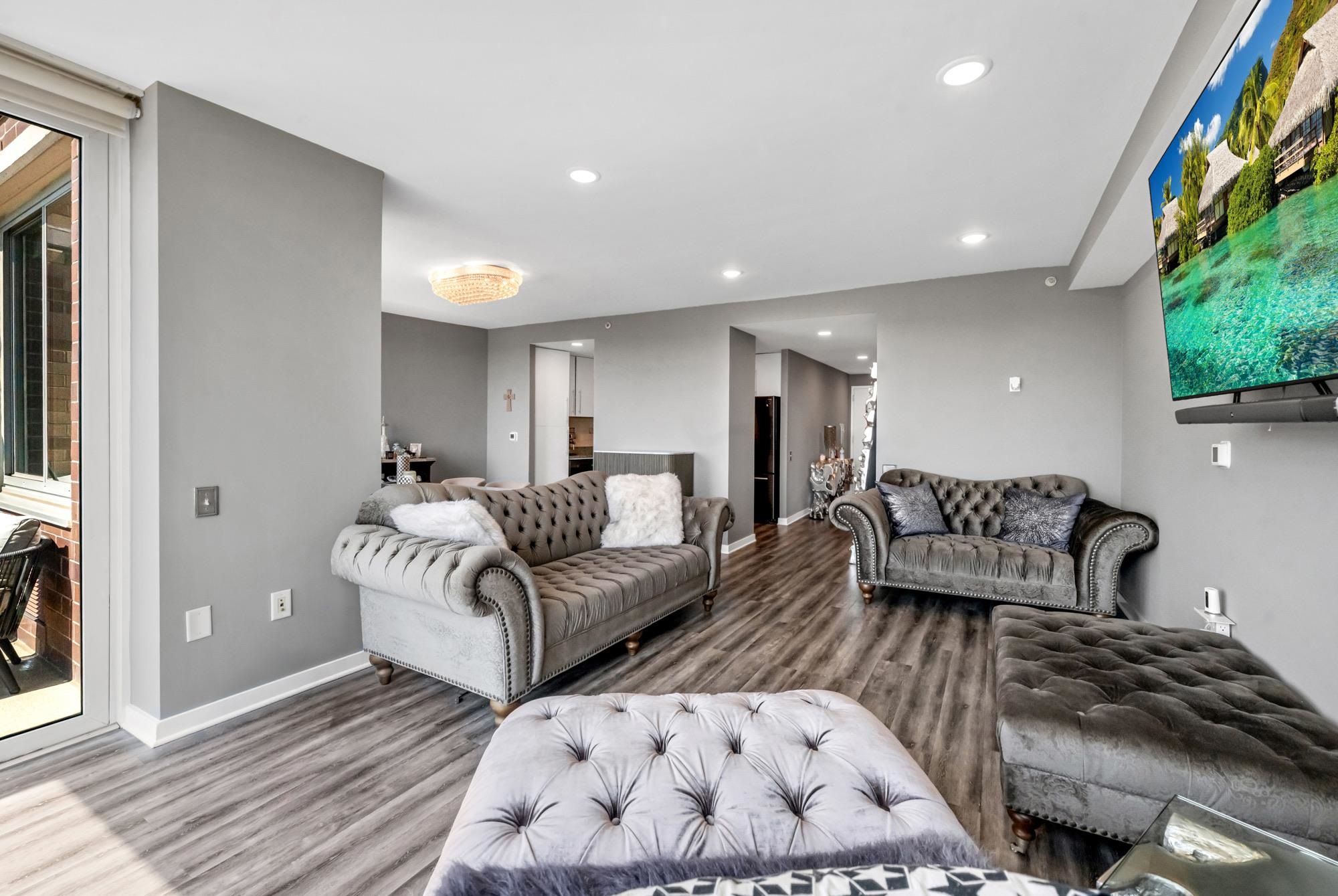 916 HUDSON PARK
