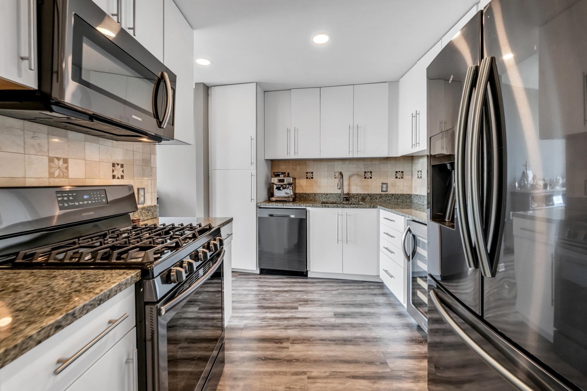 916 HUDSON PARK