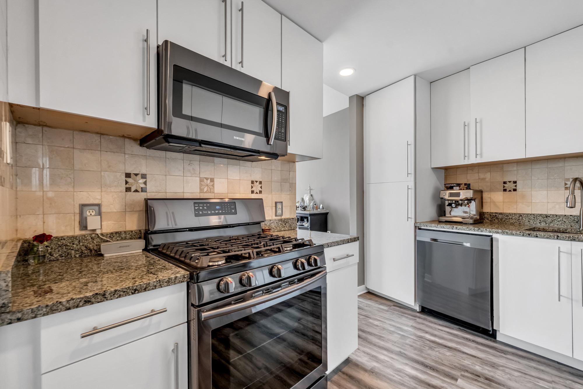 916 HUDSON PARK