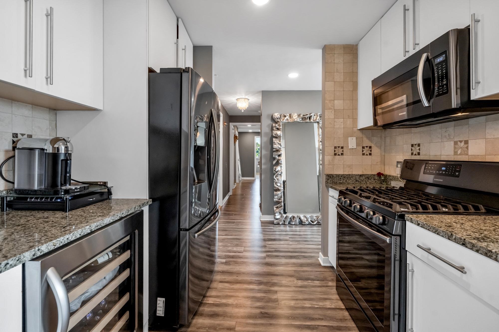 916 HUDSON PARK