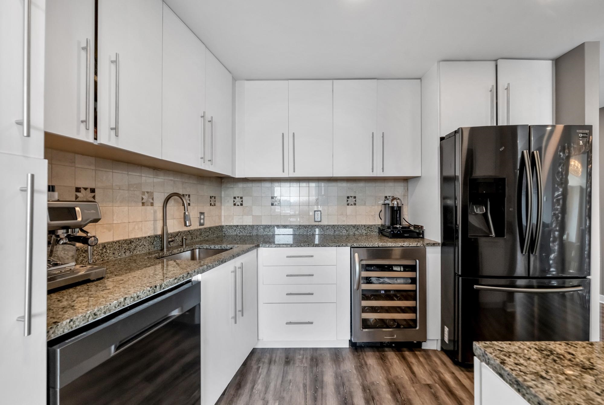 916 HUDSON PARK