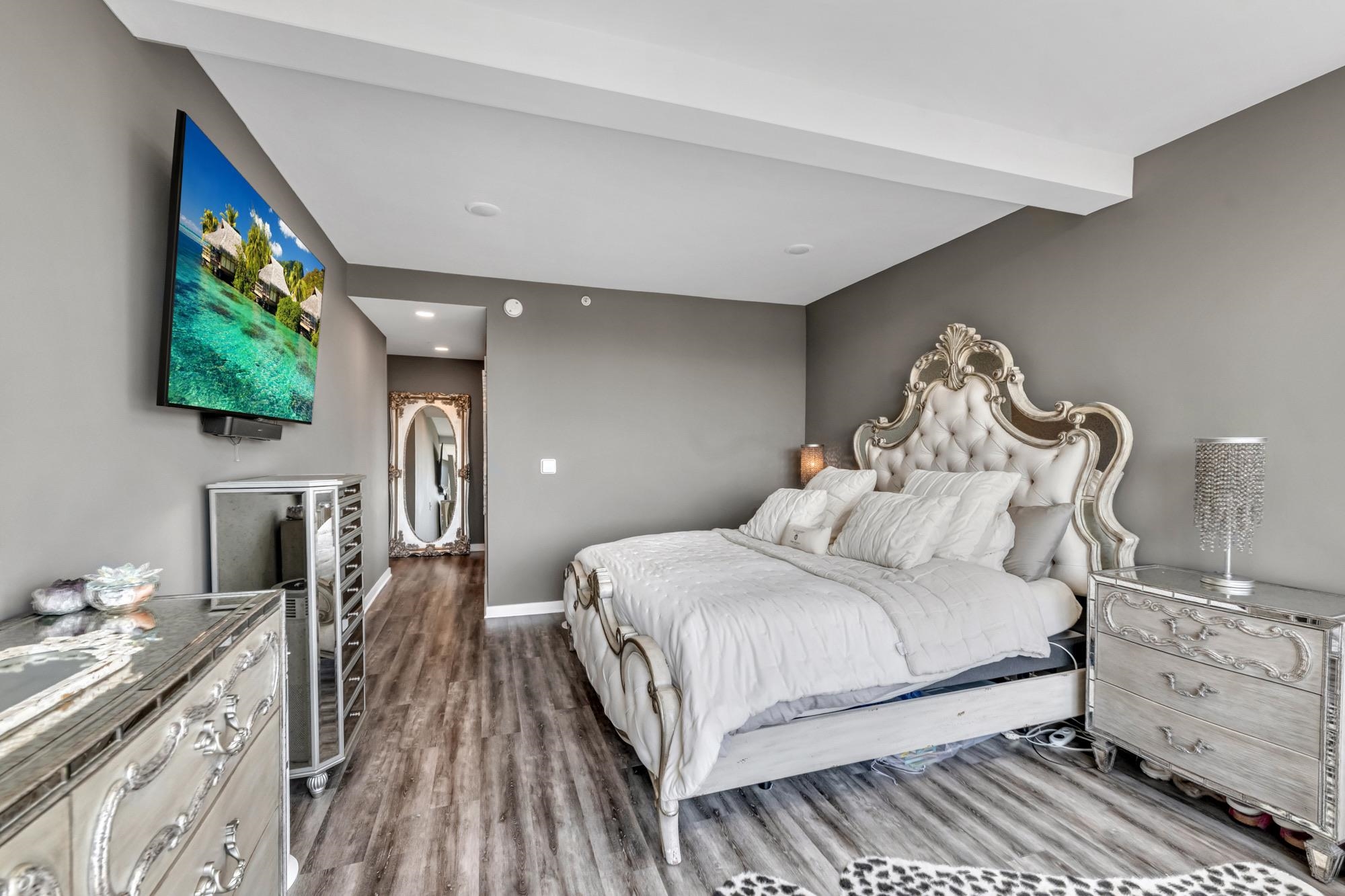 916 HUDSON PARK