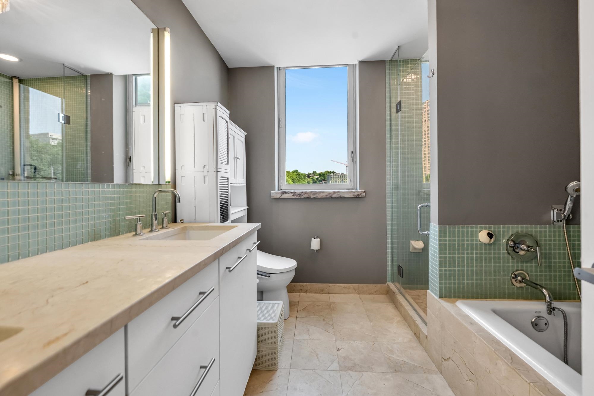 916 HUDSON PARK