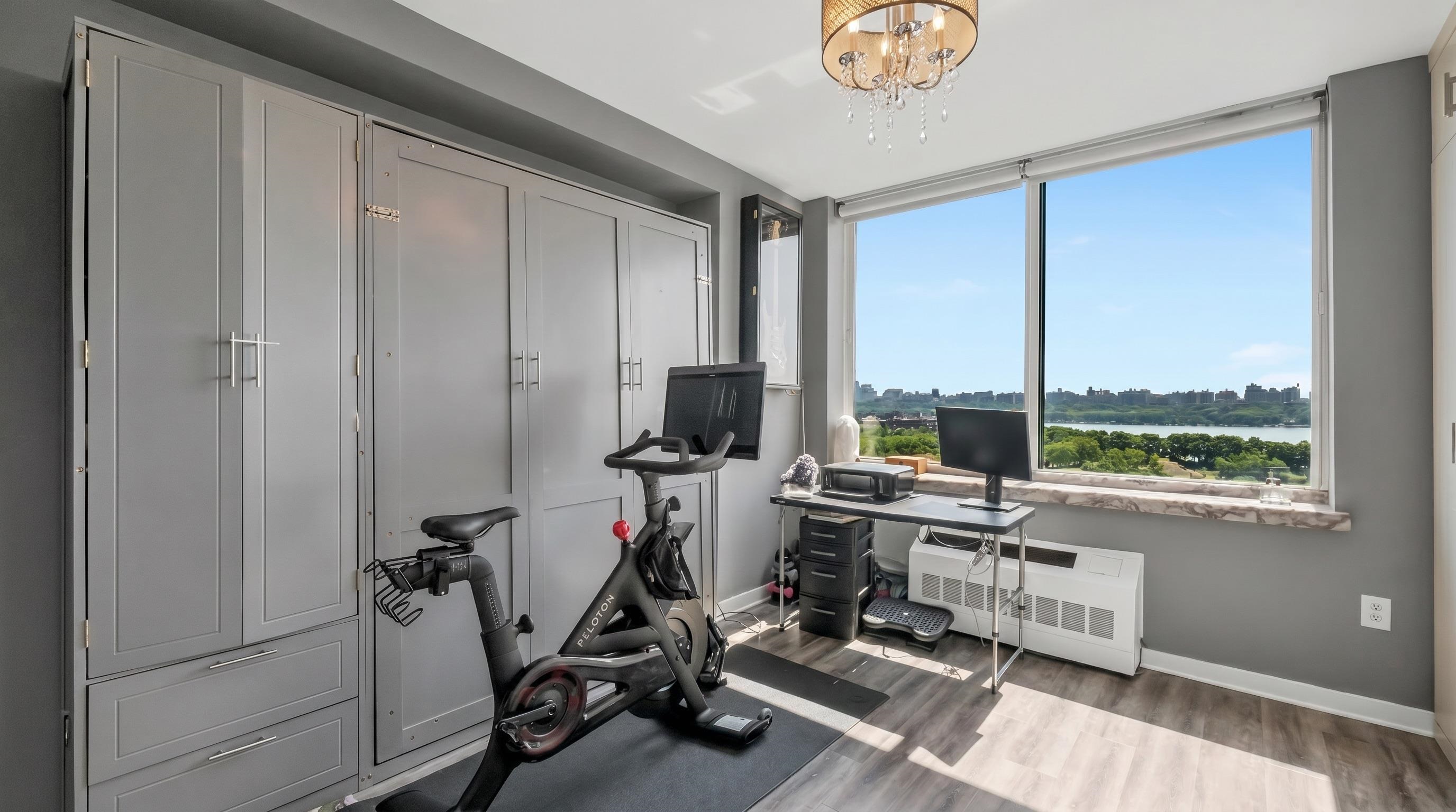 916 HUDSON PARK