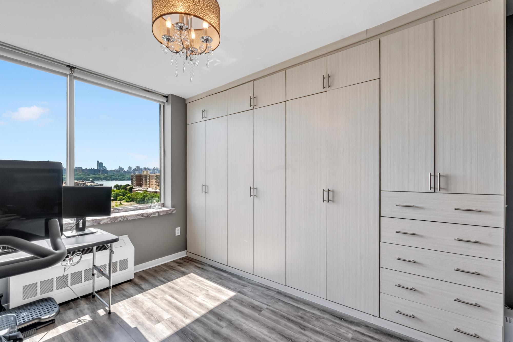 916 HUDSON PARK