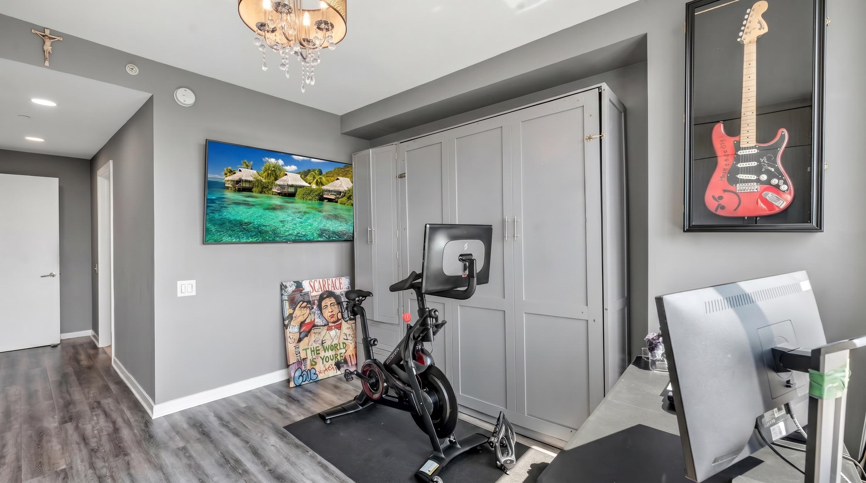 916 HUDSON PARK