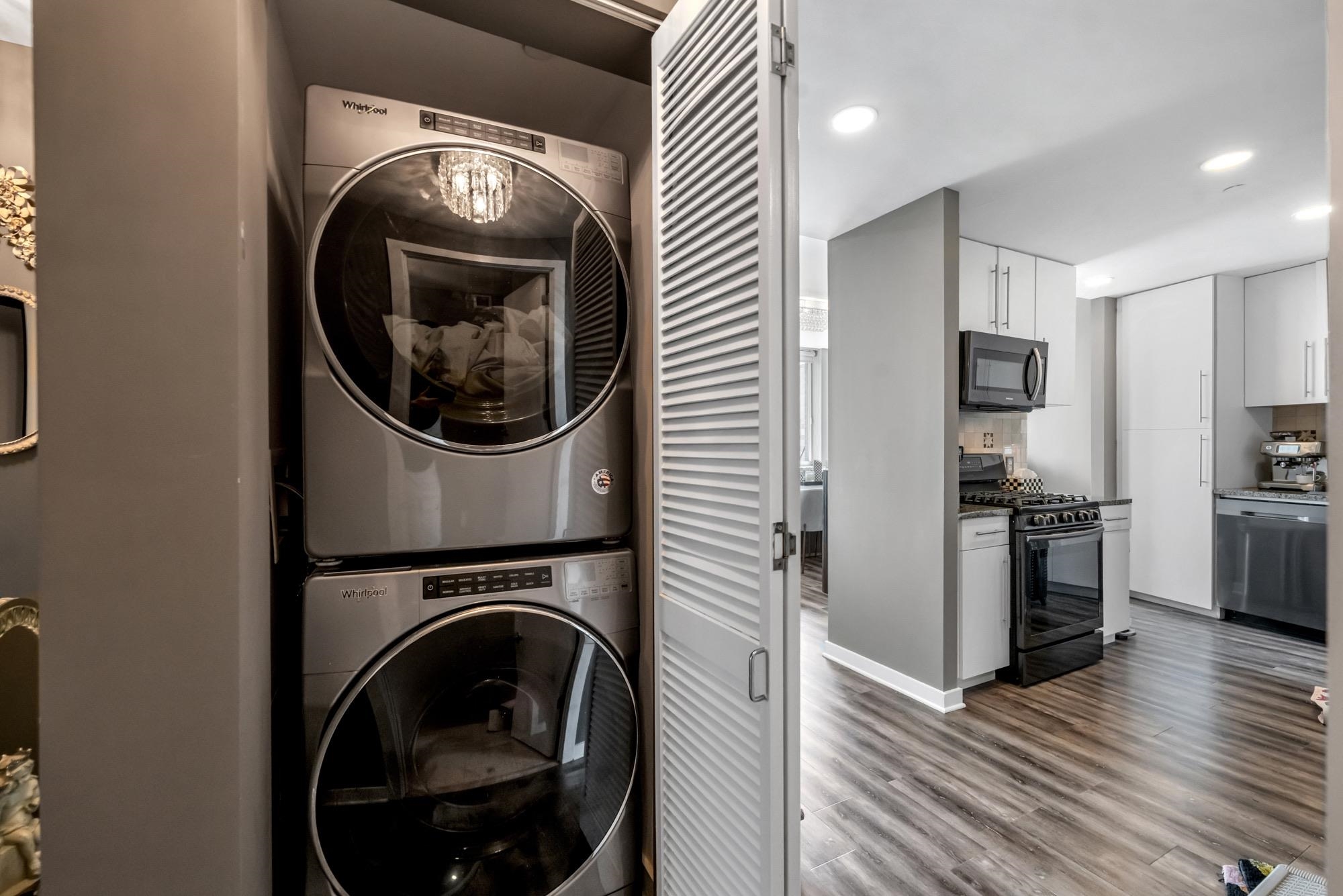 916 HUDSON PARK
