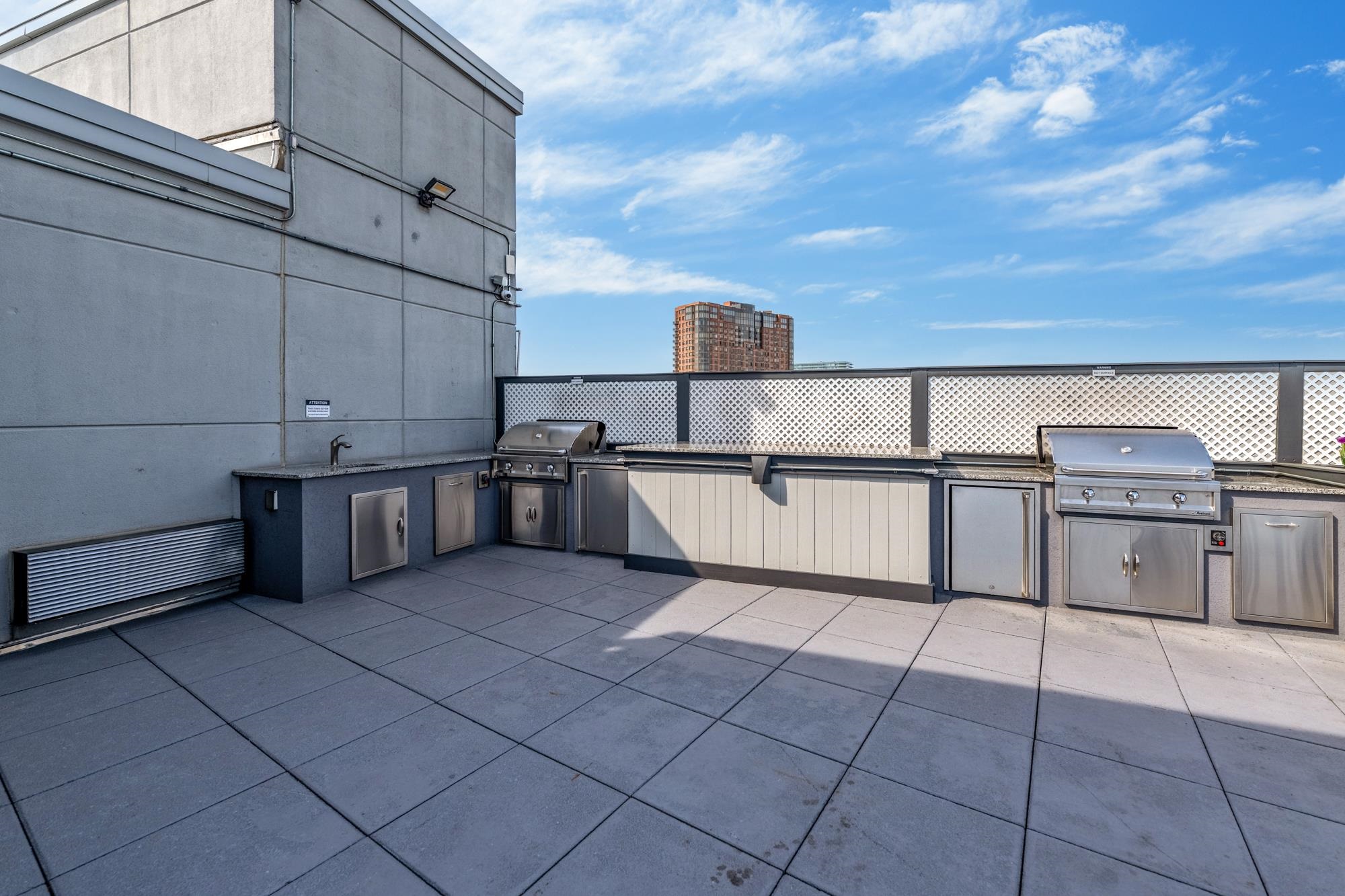 916 HUDSON PARK