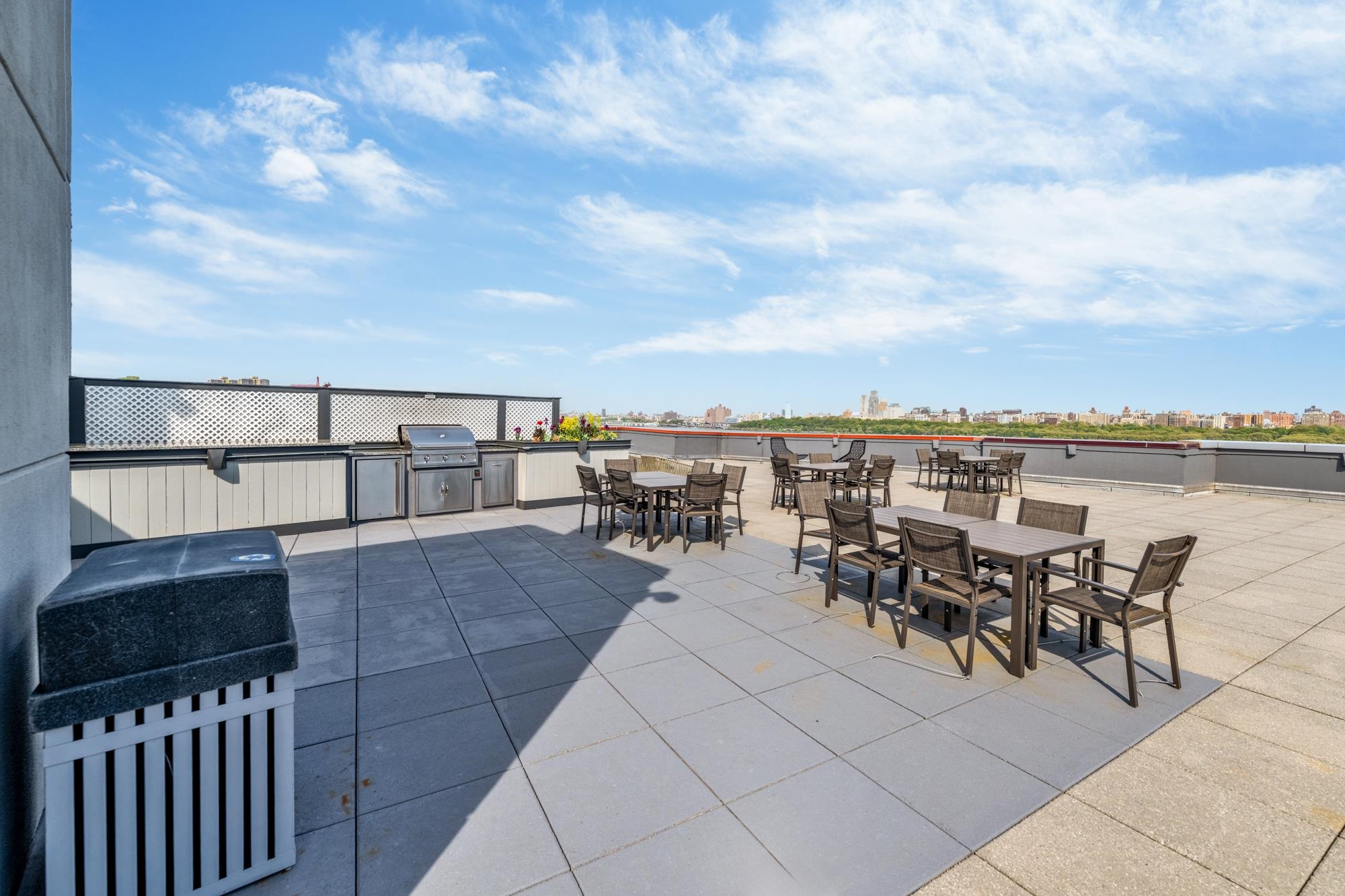 916 HUDSON PARK