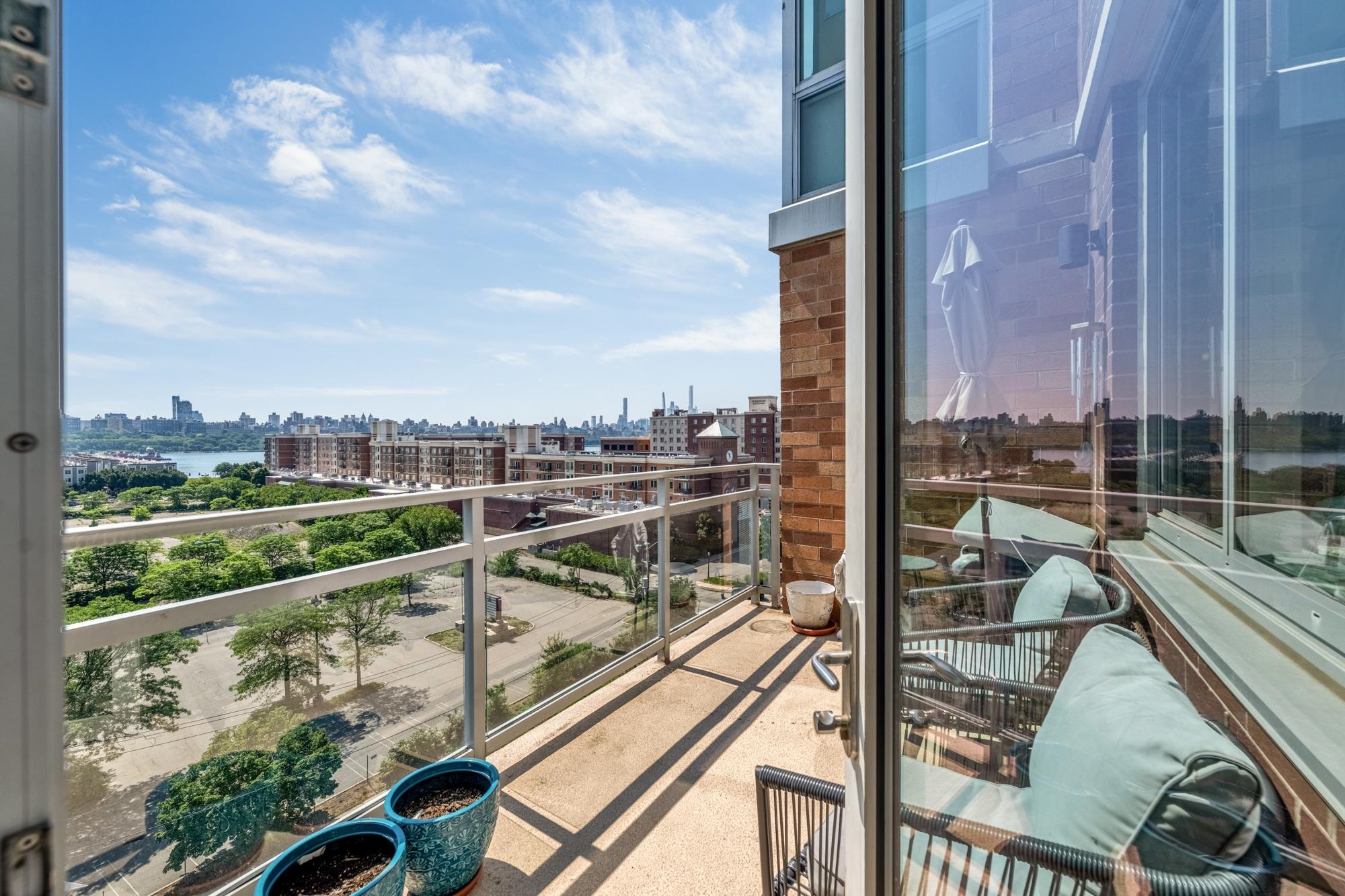 916 HUDSON PARK