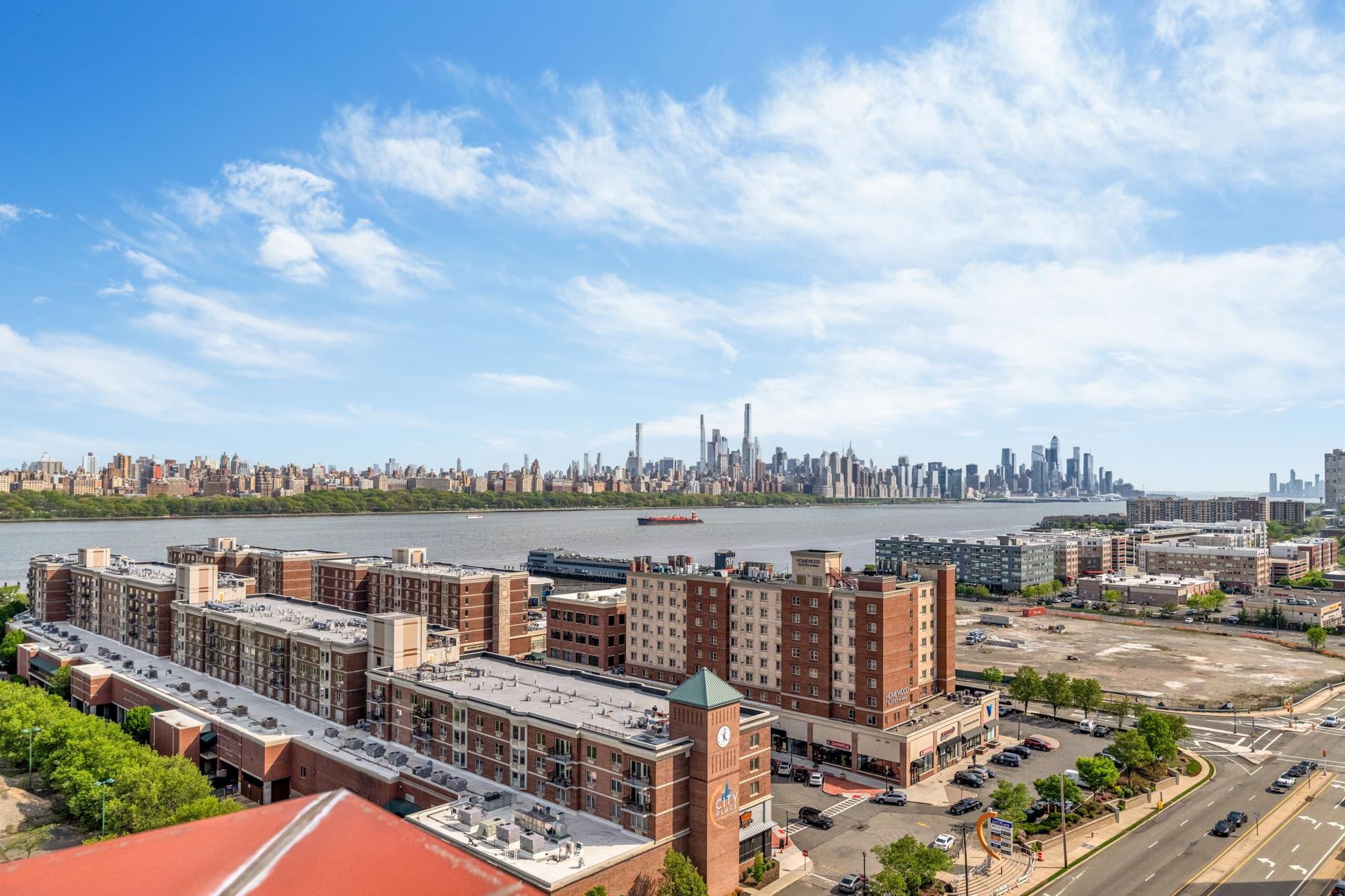 916 HUDSON PARK