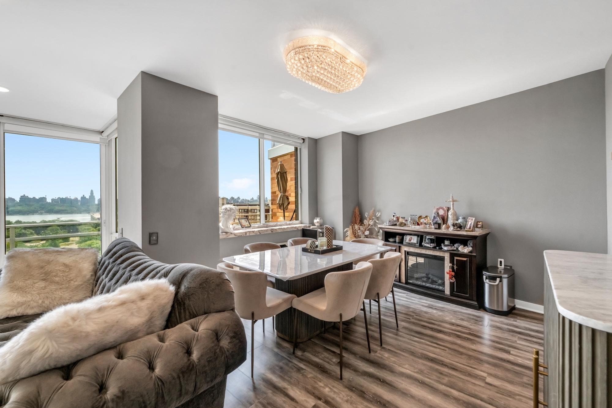 916 HUDSON PARK