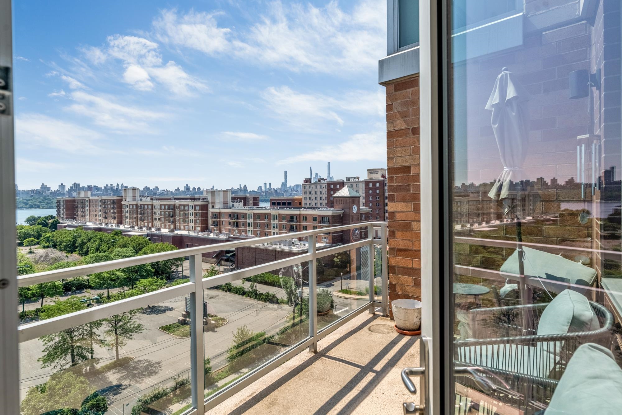 916 HUDSON PARK