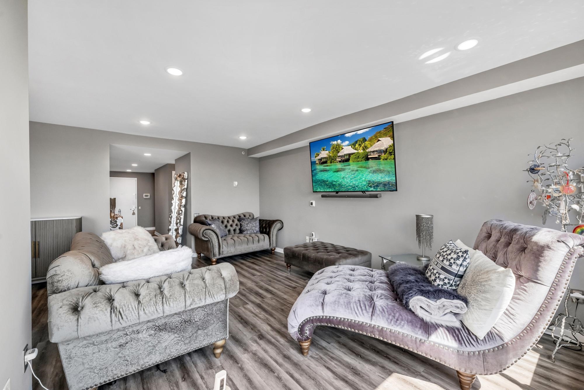 916 HUDSON PARK
