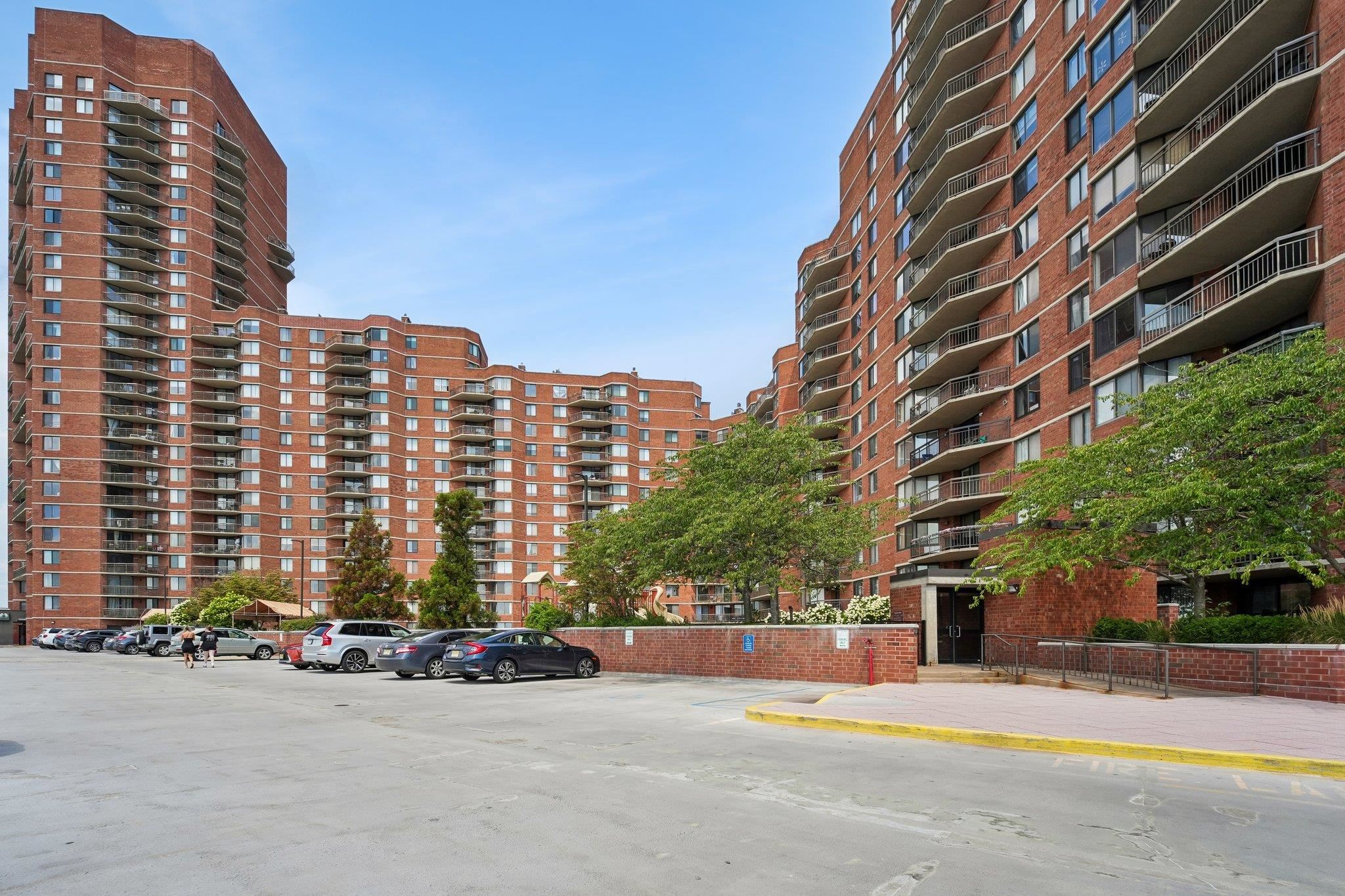 627 HARMON COVE TOWER #627