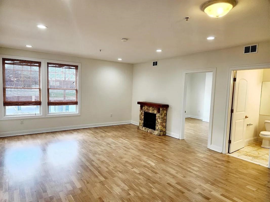 7716 KENNEDY BLVD #1E