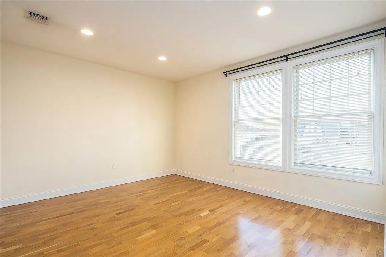 7716 KENNEDY BLVD #1E
