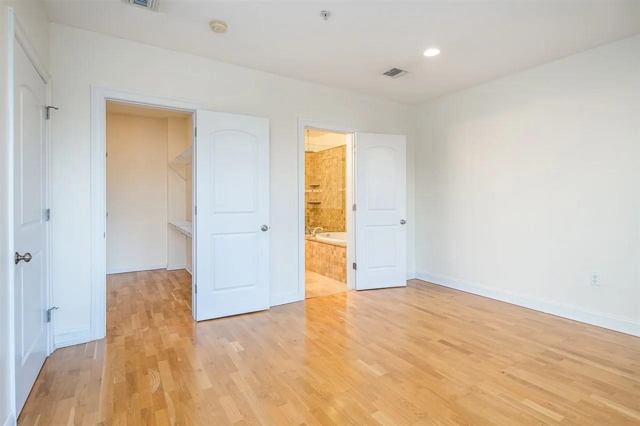 7716 KENNEDY BLVD #1E