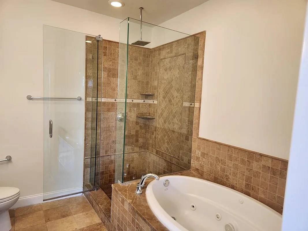 7716 KENNEDY BLVD #1E