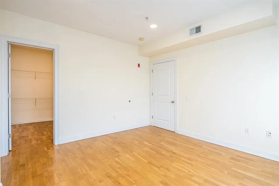 7716 KENNEDY BLVD #1E