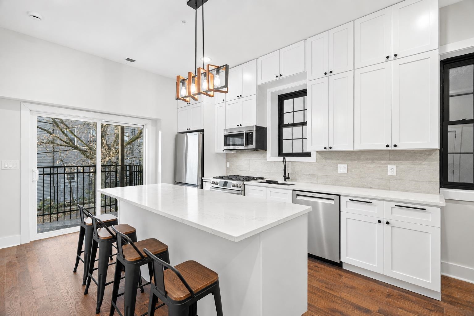 547 PALISADE AVE #2