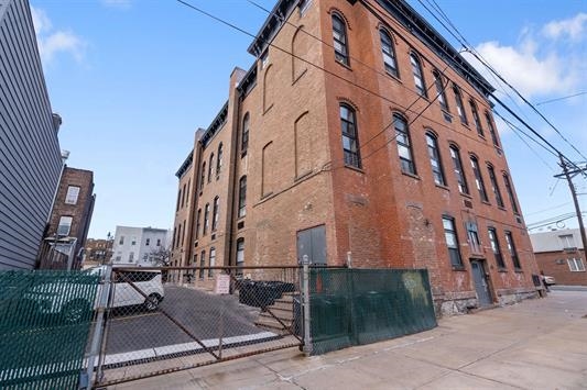 464 CENTRAL AVE #5A