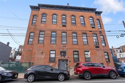464 CENTRAL AVE #5A