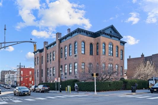 464 CENTRAL AVE #5A