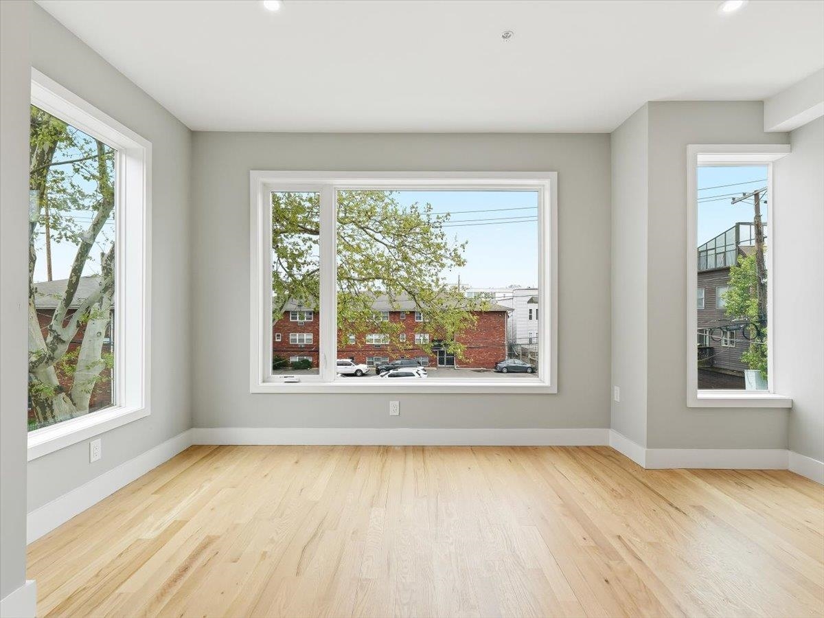 437 OGDEN AVE #2R