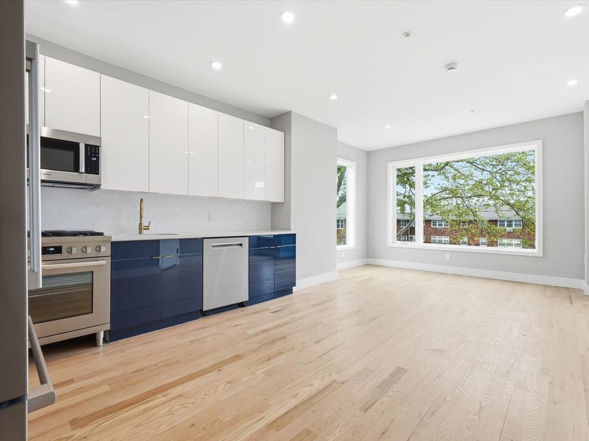 437 OGDEN AVE #2R