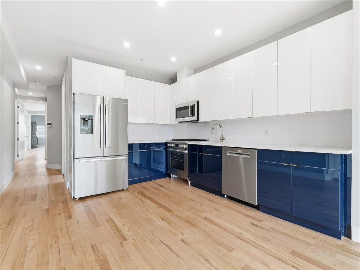 437 OGDEN AVE #2R