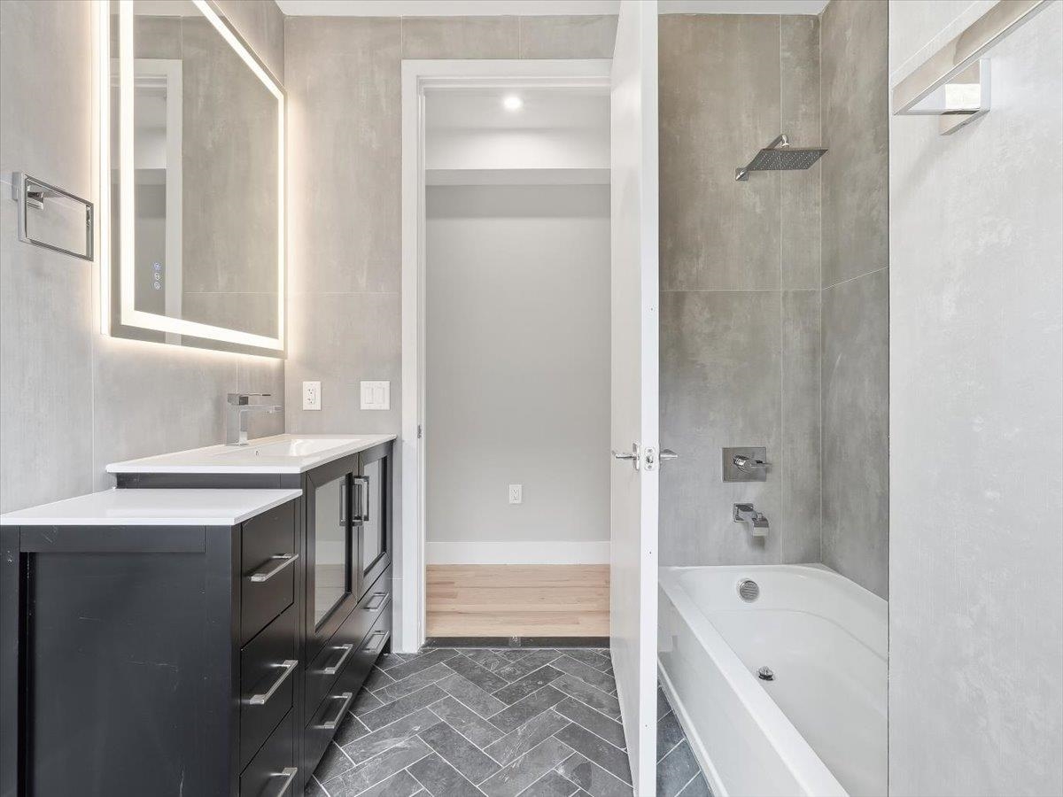 437 OGDEN AVE #2R