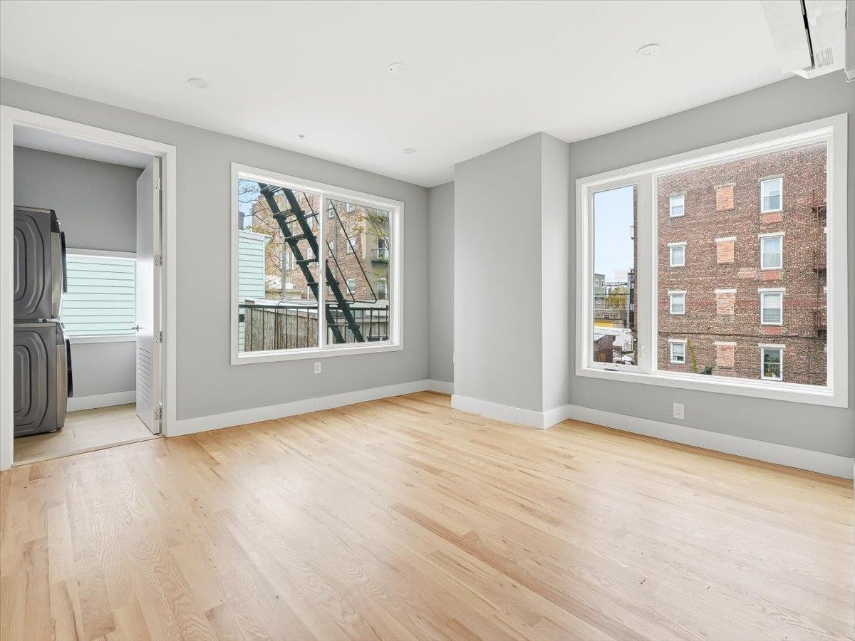 437 OGDEN AVE #2R